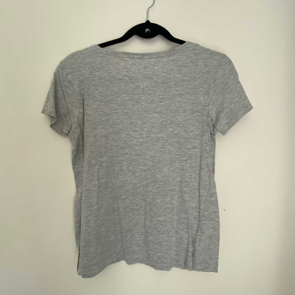 3️⃣/$1️⃣5️⃣ London Tee - Picture 3 of 3